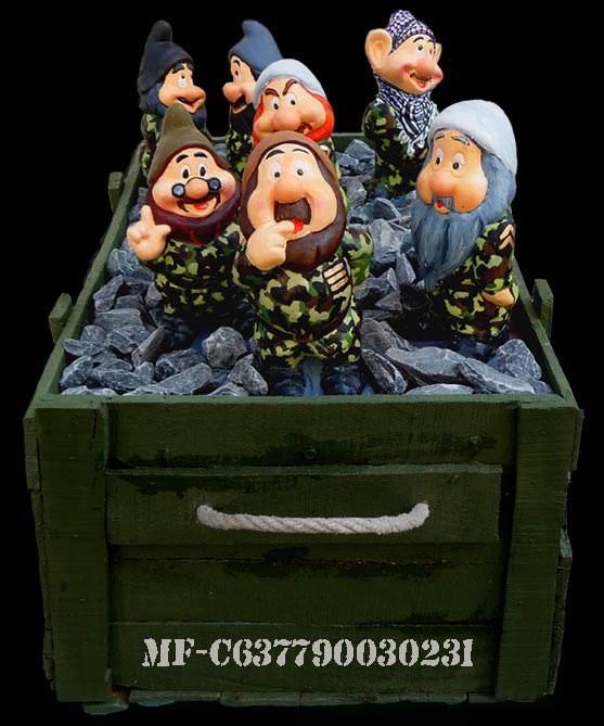 Une troupe de petits bonhommes gars dans la nuit de leur Guerre Sainte